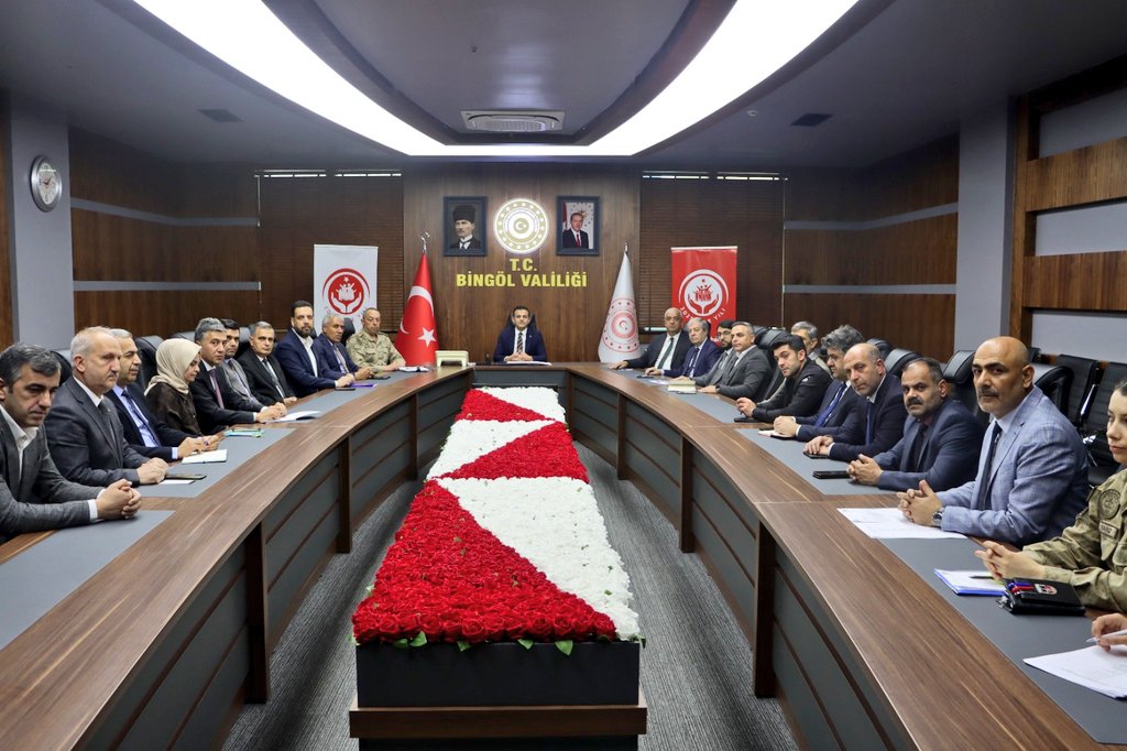 2025 Aile Yılı etkinlikleri kapsamında, Vali Yardımcısı Uğur Tutkan başkanlığında, İl Müdürümüz Abdulbari Aksoy ve il protokolünün katılımıyla, yapılacak faaliyetler hakkında toplantı gerçekleştirildi.