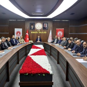 2025 Aile Yılı etkinlikleri kapsamında, Vali Yardımcısı Uğur Tutkan başkanlığında, İl Müdürümüz Abdulbari Aksoy ve il protokolünün katılımıyla, yapılacak faaliyetler hakkında toplantı gerçekleştirildi. - fotoğraf 1