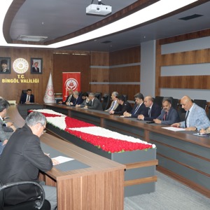 2025 Aile Yılı etkinlikleri kapsamında, Vali Yardımcısı Uğur Tutkan başkanlığında, İl Müdürümüz Abdulbari Aksoy ve il protokolünün katılımıyla, yapılacak faaliyetler hakkında toplantı gerçekleştirildi. - fotoğraf 3