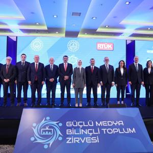 Bakanımız Mahinur Özdemir Göktaş, "Güçlü Medya, Bilinçli Toplum Zirvesi"nde konuştu - fotoğraf 5