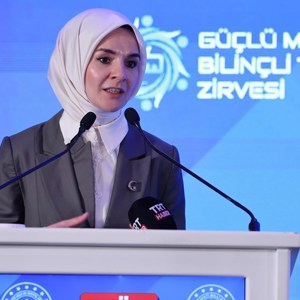 Bakanımız Mahinur Özdemir Göktaş, "Güçlü Medya, Bilinçli Toplum Zirvesi"nde konuştu - fotoğraf 1