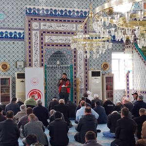 Sosyal Hizmet Merkezlerimiz tarafından ilimiz genelindeki camilerde cuma namazı öncesi koruyucu ve önceliyici hizmetlerimiz kapsamında farkındalık eğitimlerimiz devam ediyor. - fotoğraf 2
