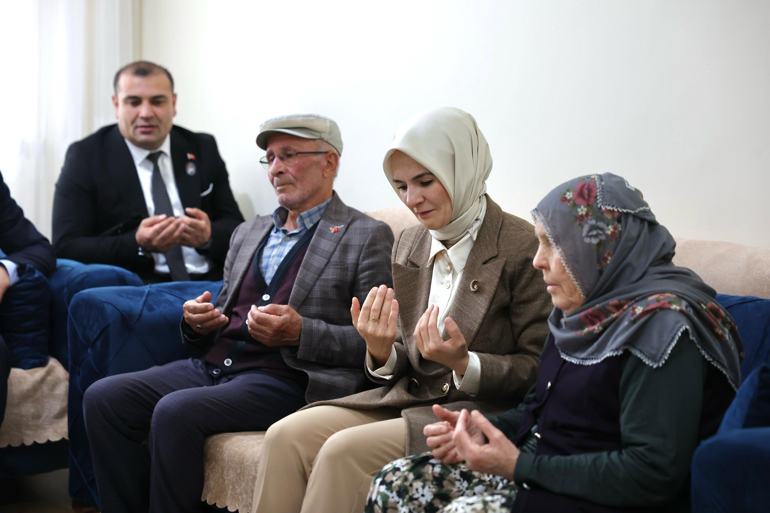 Bakanımız Sayın Mahinur Özdemir Göktaş’tan Aziz Şehitlerimizin Kıymetli Ailelerine Anlamlı Ziyaret. - fotoğraf 2