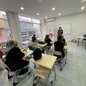 İlimiz genelindeki; Okullar, Kuran Kursları, Denetimli Serbestlik Müdürlükleri ve Aile Destek Merkezleri alanlarında Aile Eğitim Programı kapsamındaki eğitimlerimiz düzenli olarak devam ediyor. - fotoğraf 3