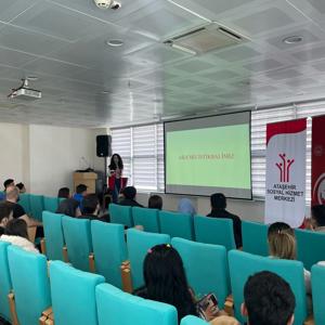 2025 Aile Yılı kapsamında 'Evlenecek Gençlerin Desteklenmesi Projesi' ile Evlilik Kredisi onaylanan çiftlerimize 'Evlilik Öncesi Eğitim Programı' kapsamında eğitimler vermeye devam ediyoruz. - fotoğraf 1