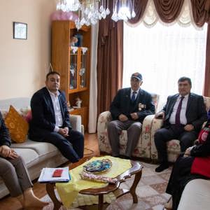 İl Müdürlüğümüze bağlı Sosyal Hizmet Merkezlerimiz tarafından İl genelinde kıymetli Şehit Yakınlarımız ve Kahraman Gazilerimizi ziyaretlere devam ediyoruz.  - fotoğraf 1