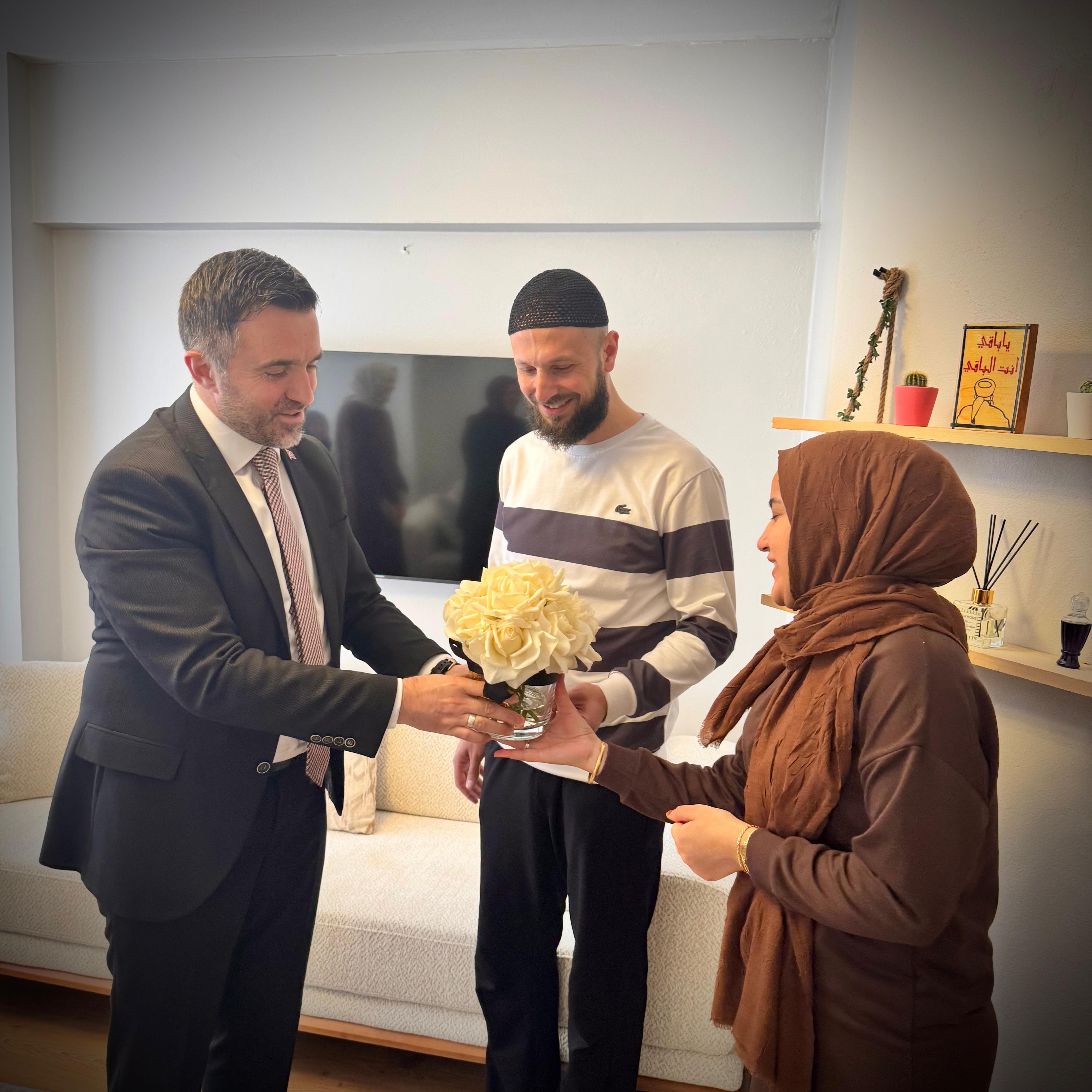 Evlenecek Gençlerin Desteklenmesi Projesi kapsamında; İl Müdürümüz Sn. Ömer TURAN, evlilik kredisinden faydalanan Cihat Süer ve Aynur Süer çiftimize ziyaret gerçekleştirmiştir. 