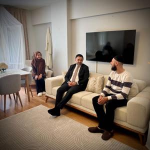 Evlenecek Gençlerin Desteklenmesi Projesi kapsamında; İl Müdürümüz Sn. Ömer TURAN, evlilik kredisinden faydalanan Cihat Süer ve Aynur Süer çiftimize ziyaret gerçekleştirmiştir.  - fotoğraf 1
