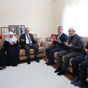 ŞEHİT ANNELERİNE ZİYARET - fotoğraf 1