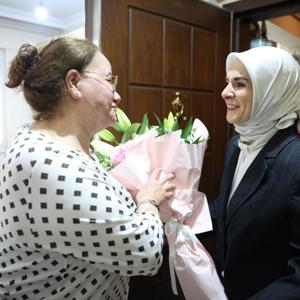 Bakanımız Göktaş'tan devlet korumasındaki çocukların gönüllü annesi Gürel'e Anneler Günü ziyareti - fotoğraf 1