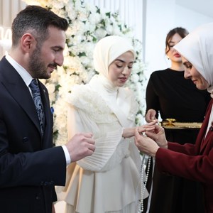 Aile ve Sosyal Hizmetler Bakanımız Göktaş, İstanbul'da kendisini sosyal medyadan davet eden gence kız istedi - fotoğraf 1