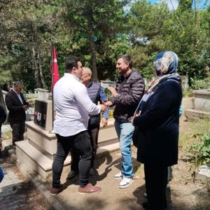 Şehit Polis Gökmen Şimşek Kabri Başında Dualar İle Anıldı. - fotoğraf 3