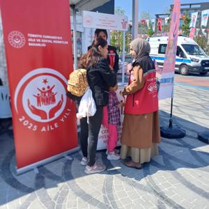 İl genelinde mobil sosyal hizmet noktalarında koruyucu ve önleyici sosyal hizmet modelleri hakkında farkındalık oluşturmuş, bilgilendirme ve broşür dağıtımı gerçekleştirilmiştir - fotoğraf 7