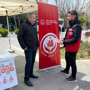 İl genelinde mobil sosyal hizmet noktalarında koruyucu ve önleyici sosyal hizmet modelleri hakkında farkındalık oluşturmuş, bilgilendirme ve broşür dağıtımı gerçekleştirilmiştir - fotoğraf 2