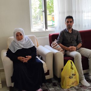 Bizlere yürekleriyle, emekleriyle, sonsuz sevgi veren annelerin Anneler Günü nü kutlarız. - fotoğraf 2