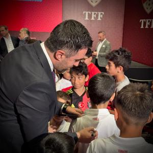 Aile ve Sosyal Hizmetler Bakanlığımız, Aile Yılı kapsamında Türkiye Futbol Federasyonu ile anlamlı bir iş birliğine imza attı. İmza törenine Bakanımız Sn. Mahinur ÖZDEMİR GÖKTAŞ katıldı. - fotoğraf 5