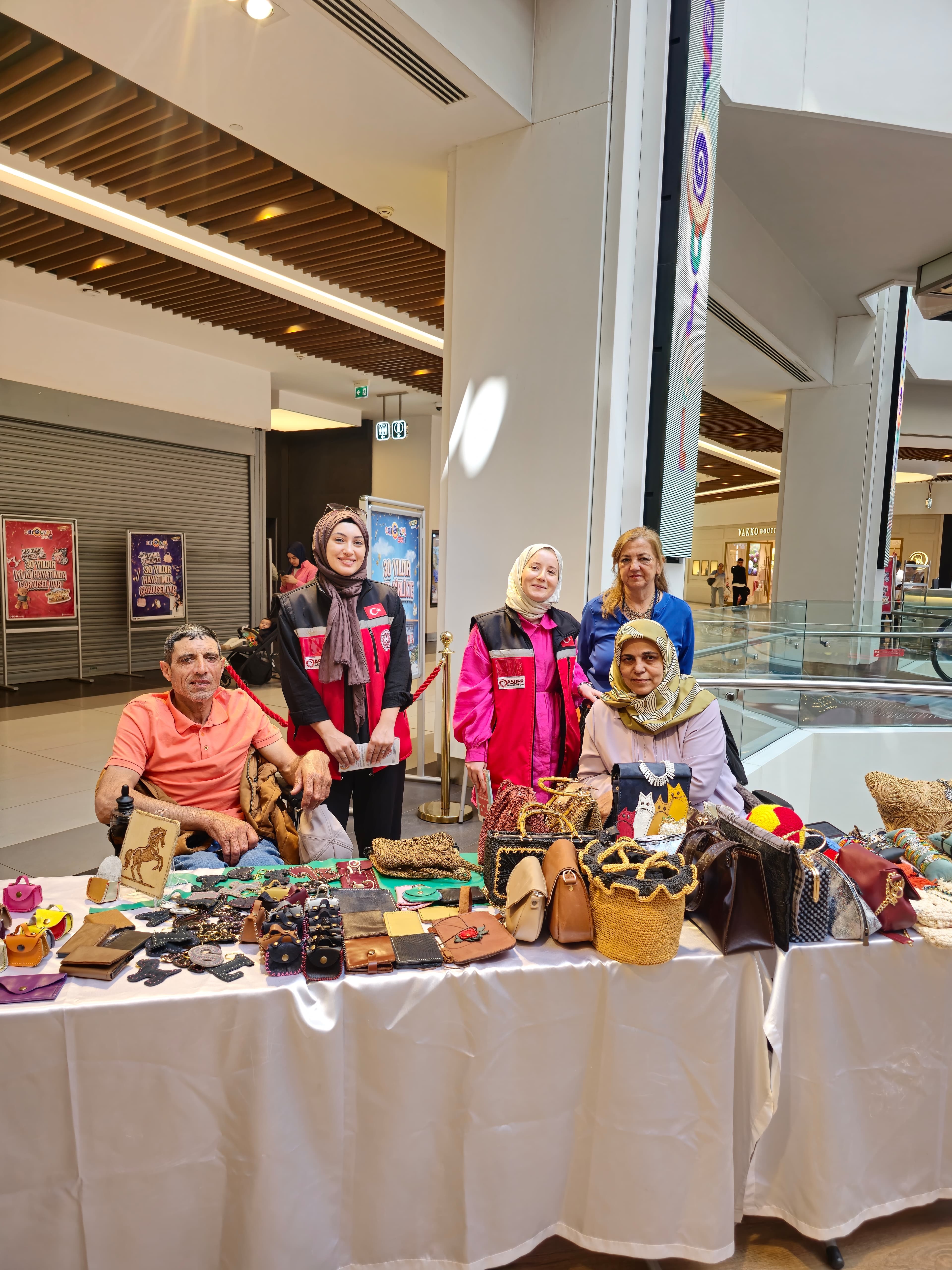 Aile Yılı, Aile odaklı Sosyal Hizmet Modelleri ve Engelli Haklarına ilişkin farkındalık oluşturmak adına bilgilendirme ve broşür dağıtımı çalışması gerçekleştirilmiştir.