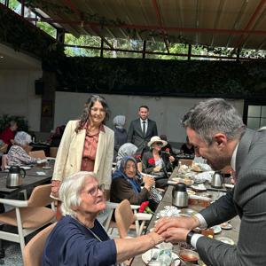Anneler Günü münasebetiyle İl Müdürümüz Sn. Ömer TURAN, huzurevlerimizde ikamet eden kıymetli büyüklerimizin, Anneler Günü'nü kutladı. - fotoğraf 1