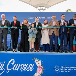 11 Mayıs Anneler Günü münasebetiyle düzenlenen “El Emeği Çarşısı” açılış töreni, Bakanımız Sayın Mahinur ÖZDEMİR GÖKTAŞ 'ın teşrifleriyle gerçekleştirildi.  - fotoğraf 1