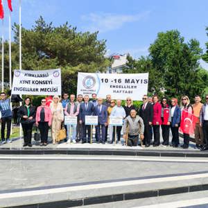 10-16 Mayıs Engelliler Haftası Münasebetiyle Çelenk Sunma Töreni Gerçekleştirildi. - fotoğraf 2