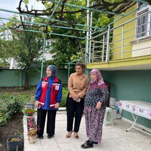 İl Müdürümüz Emine BÖÇKÜN, Anneler Günü vesilesiyle Kahraman Şehidimiz J. Asb. Çvş. Erbu SERPAN’ın Kıymetli Ailesine Ziyaret Gerçekleştirdi. - fotoğraf 4