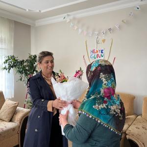 Anneler Günü vesilesiyle İl Müdürümüz Sayın Emine BÖÇKÜN, Aziz Şehidimiz Piyade Teğmen Yılmaz UYANIK’ın Kıymetli Ailesini Ziyaret Etti. - fotoğraf 1