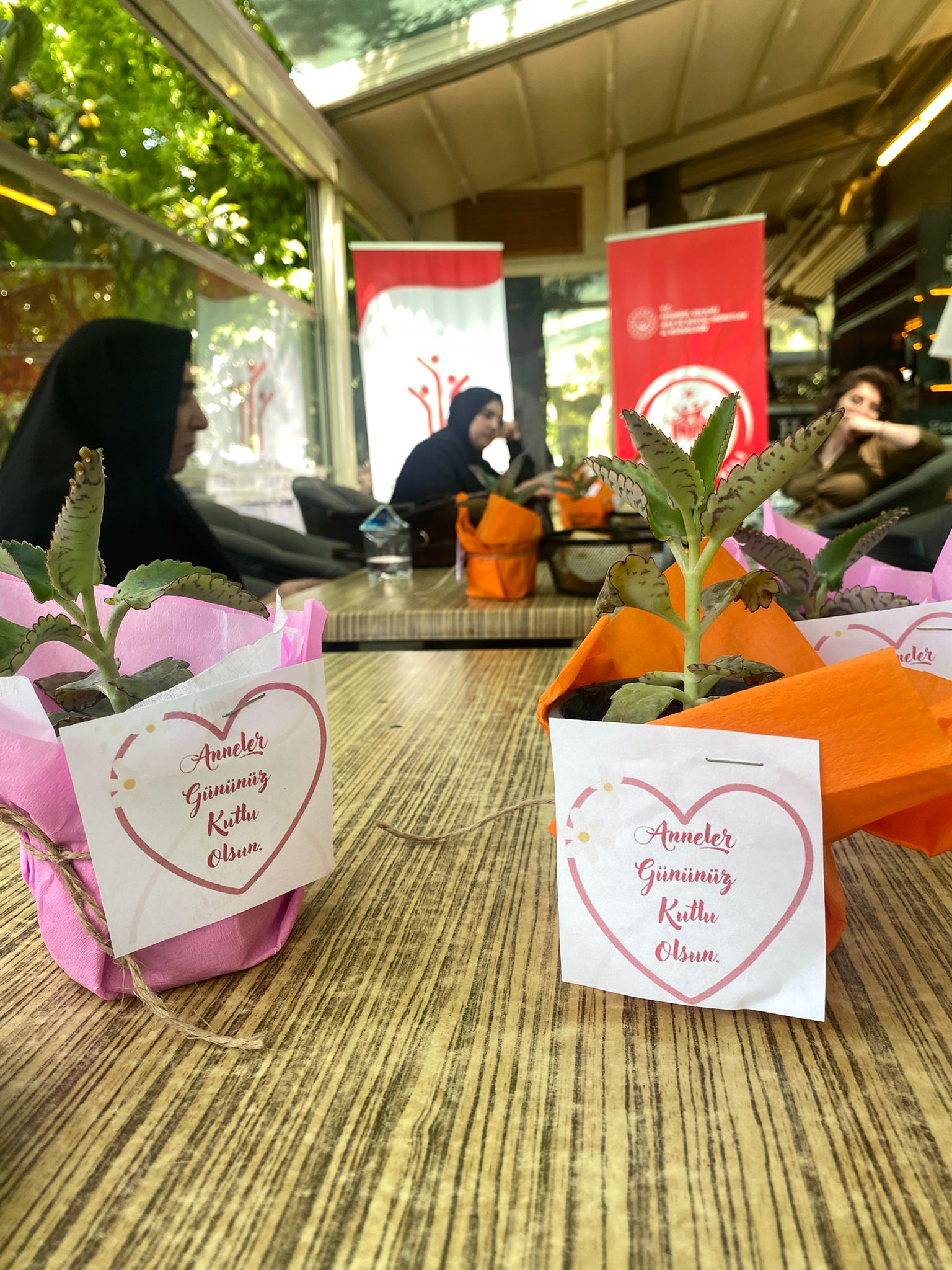 11 Mayıs Anneler Günü münasebetiyle İl Müdürlüğü olarak ilimiz genelinde Aile Yılı kapsamında çeşitli Anneler Günü etkinleri ile Annelerimizin gününü kutladık.