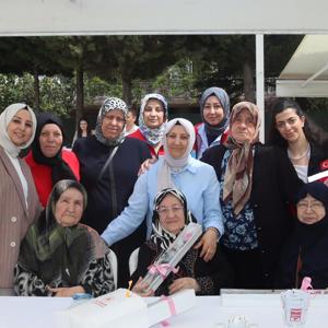 Anneler Günü münasebetiyle İl Müdürlüğümüze bağlı Sosyal Hizmet Merkezlerimiz tarafından İl genelinde kıymetli Şehit Annelerimize, Anneler Günü ziyaretleri gerçekleştirdik.  - fotoğraf 2