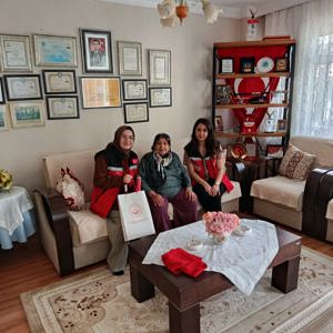 Anneler Günü münasebetiyle İl Müdürlüğümüze bağlı Sosyal Hizmet Merkezlerimiz tarafından İl genelinde kıymetli Şehit Annelerimize, Anneler Günü ziyaretleri gerçekleştirdik.  - fotoğraf 3