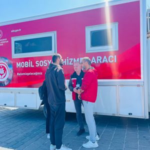 2025 Aile Yılı kapsamında, Mobil Sosyal Hizmet Sunumu ile "Aile Yılı, Aile Odaklı Koruyucu ve Önleyici Sosyal Hizmet Modelleri" ne ilişkin bilgilendirme ve farkındalık çalışması gerçekleştirdik. - fotoğraf 2