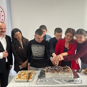 Samsun’da 2 Nisan Otizm Farkındalık Günü Kapsamında Anlamlı Ziyaretler ve Etkinlikler Gerçekleştirildi - fotoğraf 3