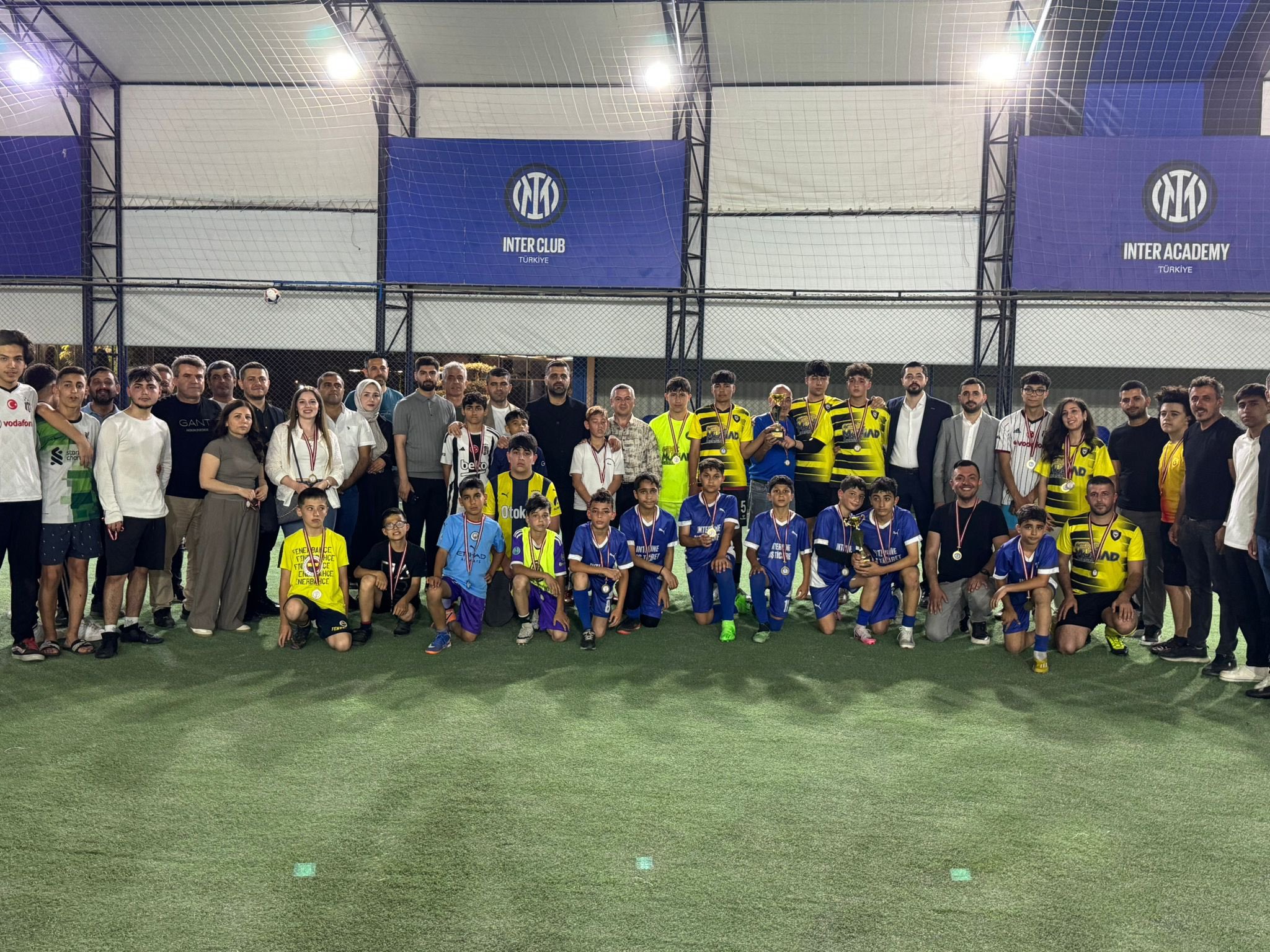  İl Müdürümüz Naci YILMAZ ve idarecilerimiz katıldığı Çocuk Evleri arası düzenlediğimiz futbol turnuvası final maçımızı gerçekleştirdik. kupa töreni ile mutlu ve keyifli vakit geçirdik. Geleceğimizin teminatı çocuklarımızın bir tebessümü dünyalara bedel.