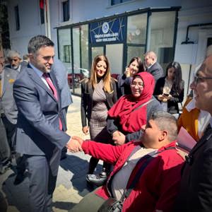 Valimizin eşi Sn. Gülden GÜL Hanımefendi ve İl Müdürümüz Sn. Ömer TURAN 'ın katılımı ile “Yılın Annesi” Ödül Töreni ve “Engelsiz Eğitim Köyü Tanıtımı” gerçekleştirildi. - fotoğraf 3