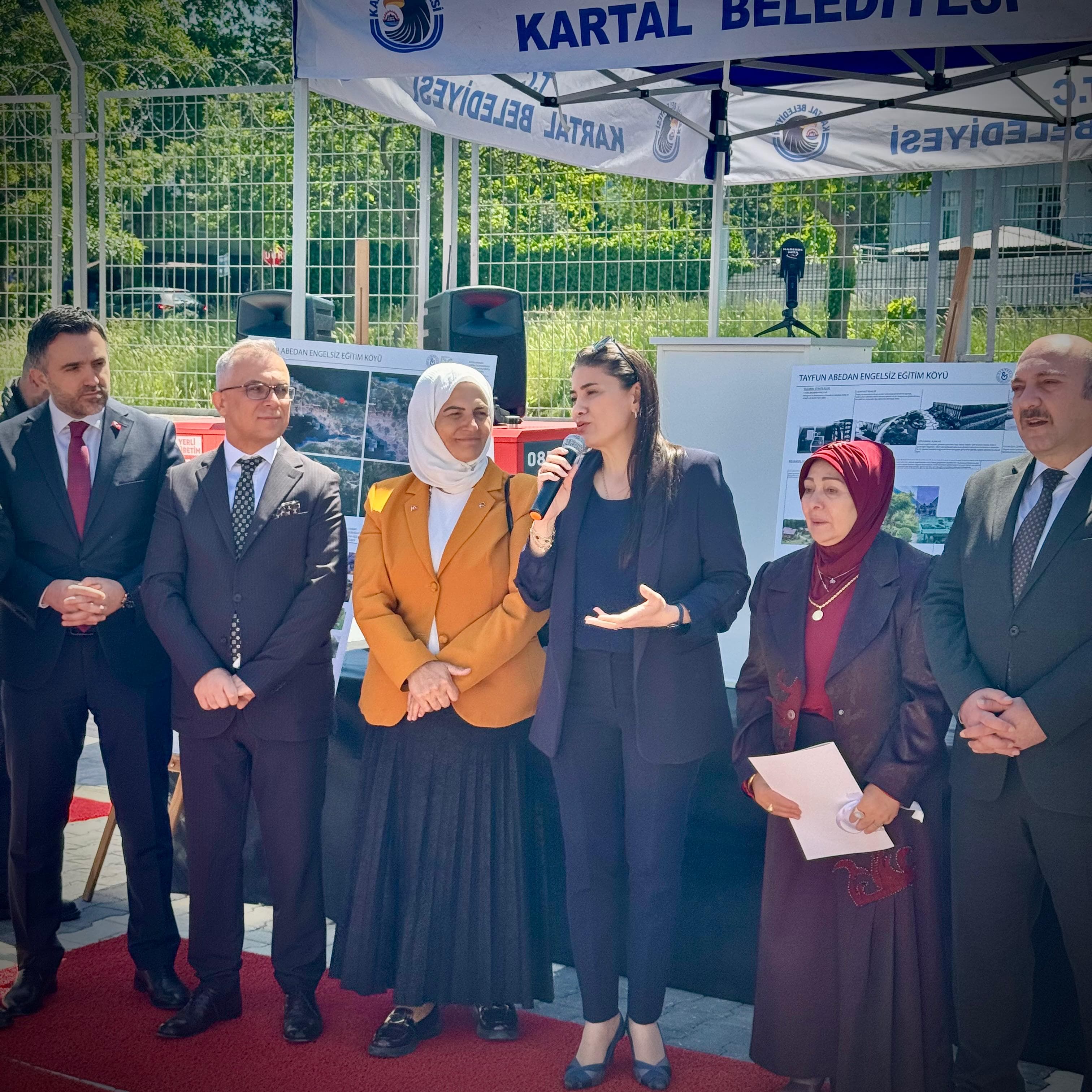 Valimizin eşi Sn. Gülden GÜL Hanımefendi ve İl Müdürümüz Sn. Ömer TURAN 'ın katılımı ile “Yılın Annesi” Ödül Töreni ve “Engelsiz Eğitim Köyü Tanıtımı” gerçekleştirildi.