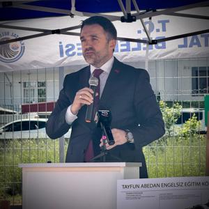 Valimizin eşi Sn. Gülden GÜL Hanımefendi ve İl Müdürümüz Sn. Ömer TURAN 'ın katılımı ile “Yılın Annesi” Ödül Töreni ve “Engelsiz Eğitim Köyü Tanıtımı” gerçekleştirildi. - fotoğraf 1
