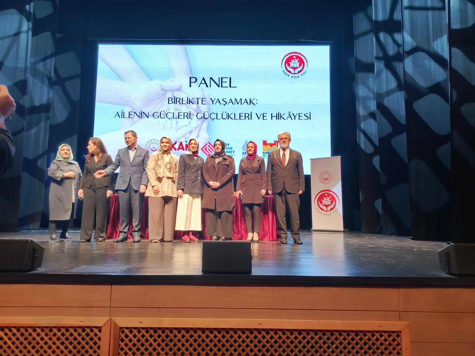 15-21 Mayıs Aile Haftası kapsamında “Birlikte Yaşamak: Ailenin Güçleri, Güçlükleri ve Hikayesi' konulu panel gerçekleştirilmiştir.