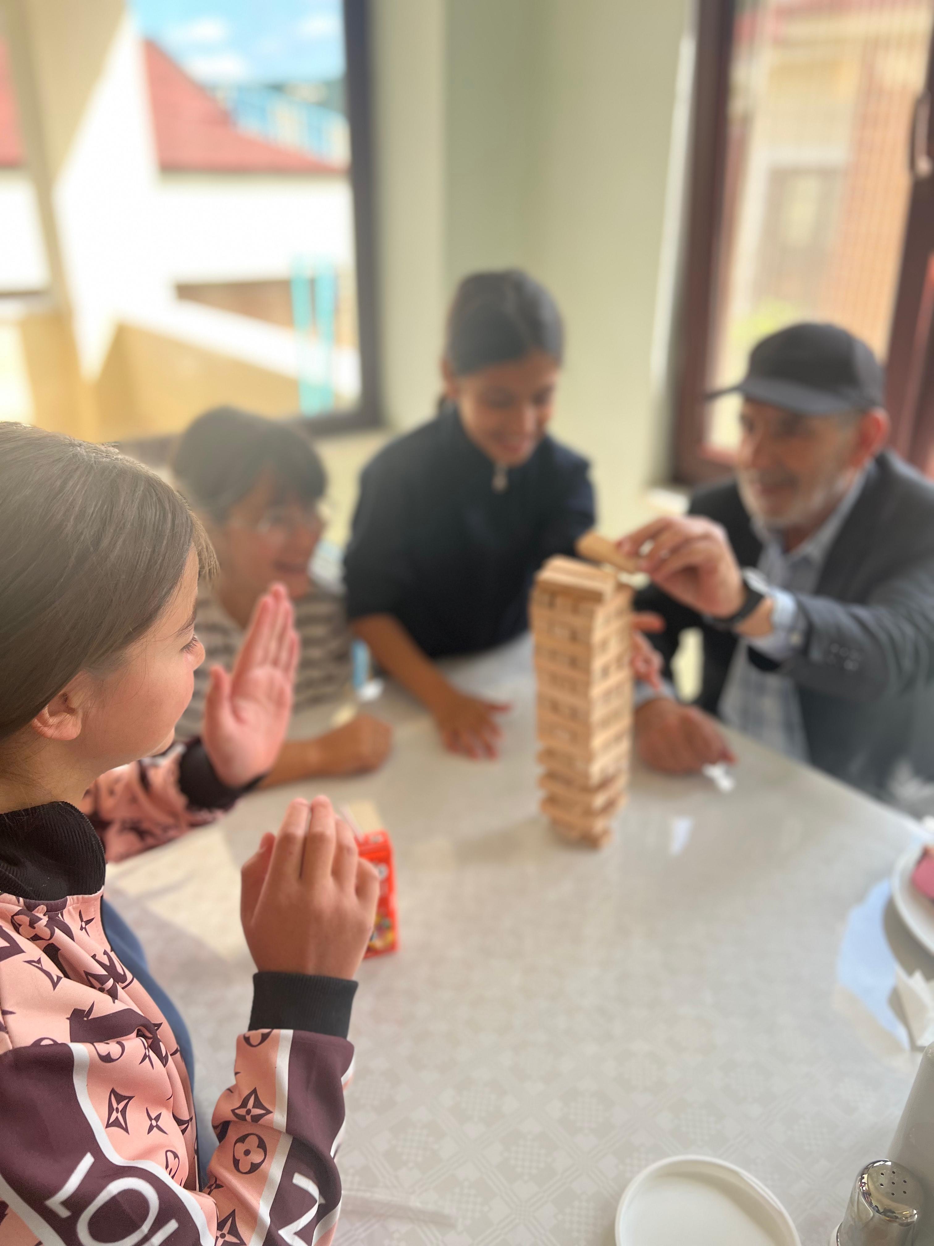 Göztepe Semiha Şakir Huzurevi sakinlerimiz, Bakanlığımızın "Torunum Olur Musun?" projesi kapsamında Galip Öztürk Çocuk Evleri Sitemizdeki çocuklarımız ile bir araya gelmiştir. 