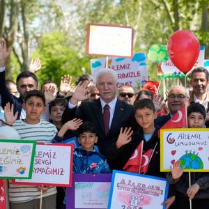 İstanbul İl Müdürlüğü olarak Bakanlığımız tarafından 2025 “Aile Yılı” kapsamında, 15 Mayıs Uluslararası Aile Günü'nde 81 ilde eş zamanlı olarak “Aile Yılı Yürüyüşü” düzenledik. - fotoğraf 4