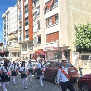 “Ailemiz Geleceğimiz” Temalı Kortej Yürüyüşü Gerçekleştirildi - fotoğraf 9