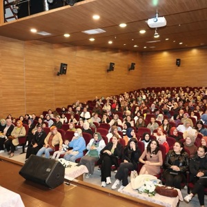 “Rota Yeniden Oluşturuluyor” Söyleşisiyle Dilek Cesur Vezirköprü ve Terme'de Ailelerle Buluştu - fotoğraf 1
