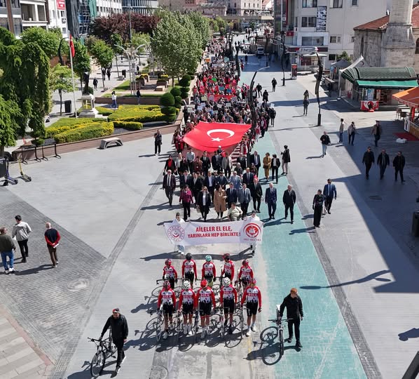 15 Mayıs Uluslararası Aile Günü kapsamında kortej yürüyüşü düzenlendi