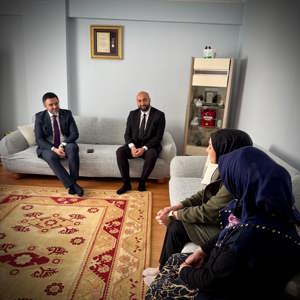 İl Müdürümüz Sn. Ömer TURAN, 15 Mayıs Uluslararası Aile Günü kapsamında, TSK Şehidimiz İsmail ÇİL 'İn kıymetli ailesine ziyaret gerçekleştirilmiştir. - fotoğraf 1