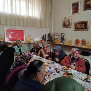 Valimiz Sayın Yunus SEZER'in eşi Canan SEZER Hanımefendi Yıldırım Sosyal Hizmet Merkezini ziyaret etti. - fotoğraf 3