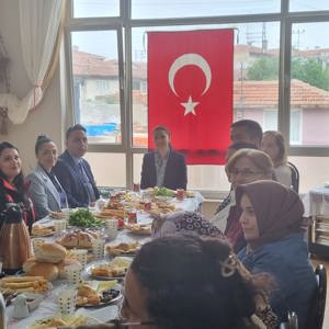 Valimiz Sayın Yunus SEZER'in eşi Canan SEZER Hanımefendi Yıldırım Sosyal Hizmet Merkezini ziyaret etti. - fotoğraf 1