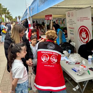 Samsun’da Çocuklar İçin Renkli ve Bilgilendirici Bir Gün: Çocuk Maratonu ve Festivali’nde İl Müdürlüğü Standı Yoğun İlgi Gördü - fotoğraf 5