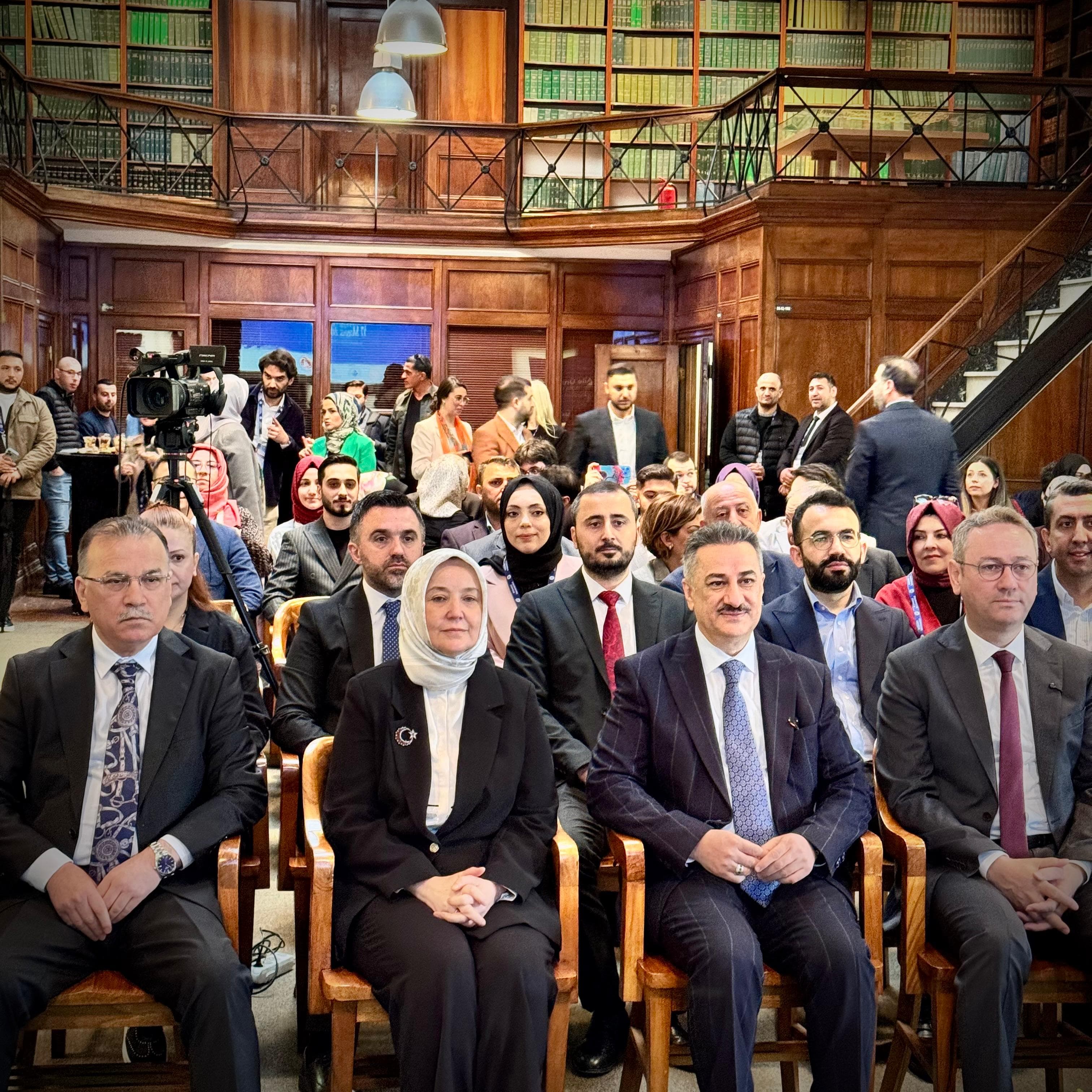 Aile Üniversitesi Projesi Protokol imza töreni Bakan Yardımcımız Sn. Leman YENİGÜN ve İl Müdürümüz Sn. Ömer TURAN 'ın katılımlarıyla gerçekleştirildi.