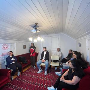 Okullar, Kuran Kursları, Denetimli Serbestlik Müdürlükleri ve Aile Destek Merkezleri alanlarında Aile Eğitim Programı kapsamında verilen eğitimlerimiz düzenli olarak devam ediyor. - fotoğraf 2