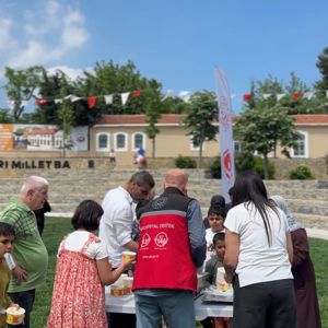 2025 Aile Yılı kapsamında "Ailemiz Neşemiz" temasıyla, Fatih Kara Surları Millet Bahçesinde, "Büyük Aile Festivali" düzenlenerek ailelerin keyifli vakit geçirmeleri sağlanmıştır. - fotoğraf 4
