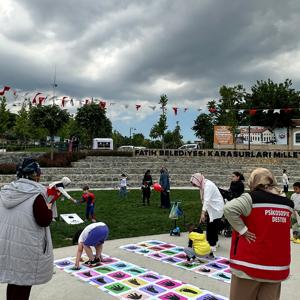 2025 Aile Yılı kapsamında "Ailemiz Neşemiz" temasıyla, Fatih Kara Surları Millet Bahçesinde, "Büyük Aile Festivali" düzenlenerek ailelerin keyifli vakit geçirmeleri sağlanmıştır. - fotoğraf 5