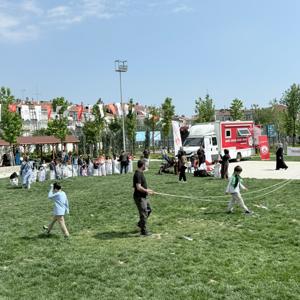 2025 Aile Yılı kapsamında "Ailemiz Neşemiz" temasıyla, Fatih Kara Surları Millet Bahçesinde, "Büyük Aile Festivali" düzenlenerek ailelerin keyifli vakit geçirmeleri sağlanmıştır. - fotoğraf 10